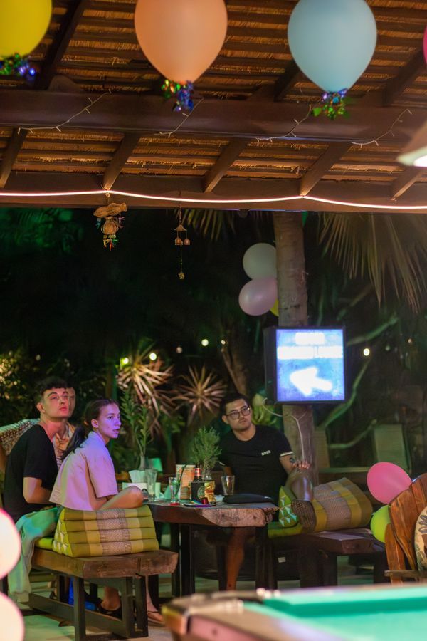 International tourists dining in the tropical atmosphere of MG Bistro, Ko Samui